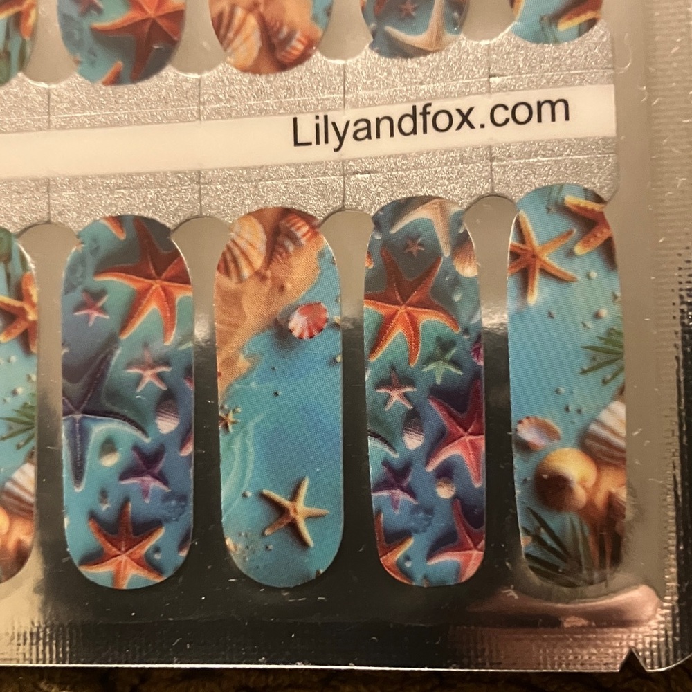 Lily & Fox nail wraps🦊 - Picture 3 of 3